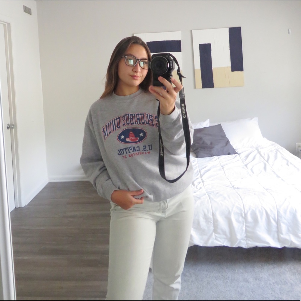 “E Pluribus Unum” Graphic Capitol Sweatshirt